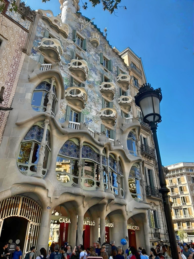 Zwischen Gaudí Und Barcelonas&nbsp;Badewanne